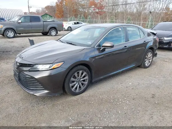JTNB11HK5J3002467 2018 TOYOTA CAMRY - Image 2
