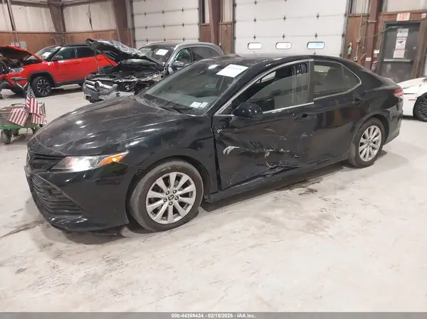 JTNB11HK5J3002811 2018 TOYOTA CAMRY - Image 2