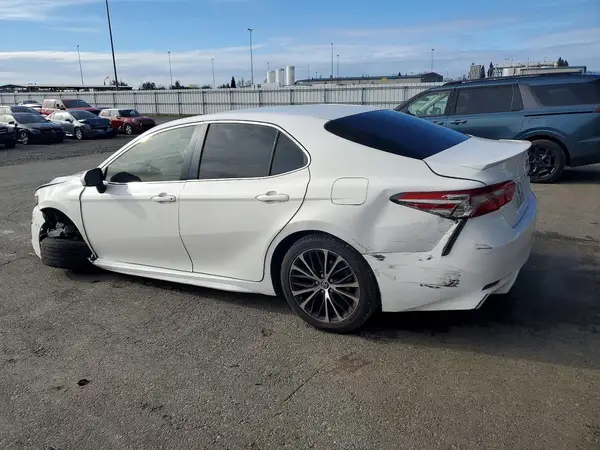 JTNB11HK5J3005529 2018 TOYOTA CAMRY - Image 2
