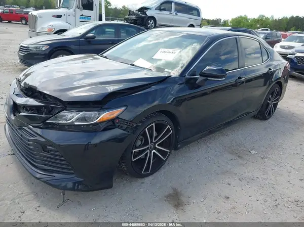 JTNB11HK5J3006230 2018 TOYOTA CAMRY - Image 2