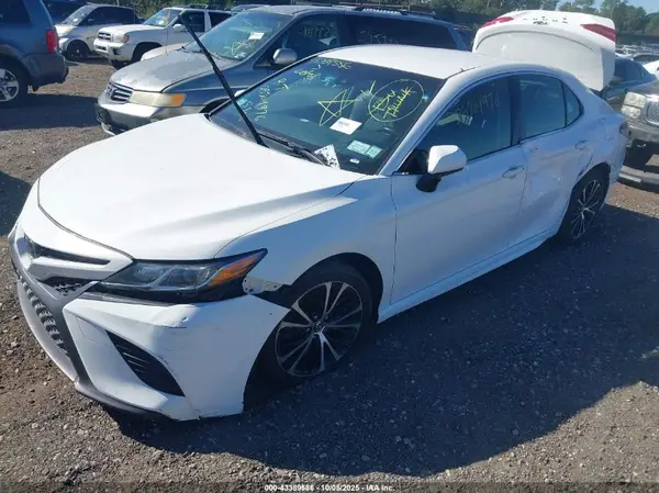 JTNB11HK5J3008530 2018 TOYOTA CAMRY - Image 2