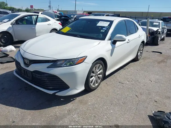 JTNB11HK5J3010116 2018 TOYOTA CAMRY - Image 2