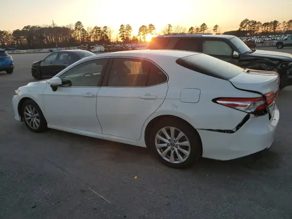 JTNB11HK5J3010231 2018 TOYOTA CAMRY - Image 2