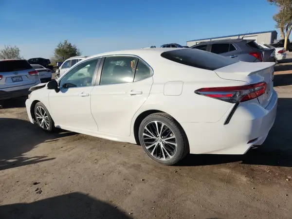 JTNB11HK5J3011119 2018 TOYOTA CAMRY - Image 2