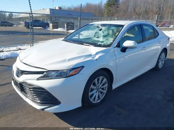 JTNB11HK5J3011377 2018 TOYOTA CAMRY - Image 2