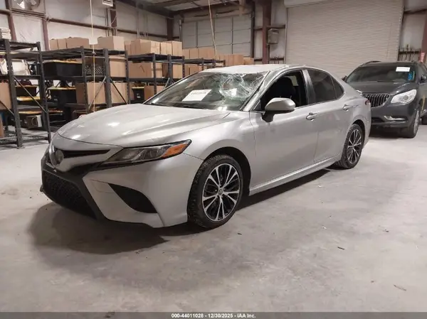 JTNB11HK5J3011685 2018 TOYOTA CAMRY - Image 2