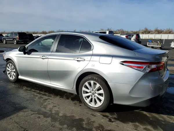 JTNB11HK5J3014523 2018 TOYOTA CAMRY - Image 2