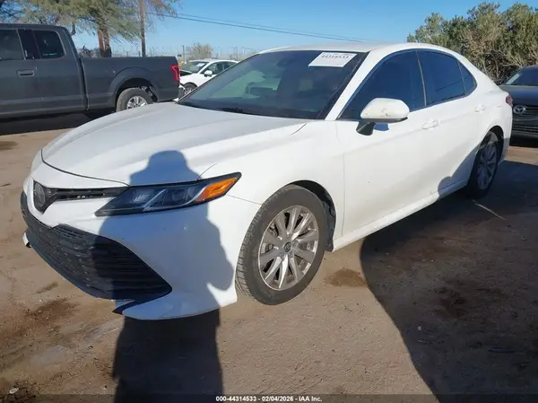 JTNB11HK5J3015512 2018 TOYOTA CAMRY - Image 2