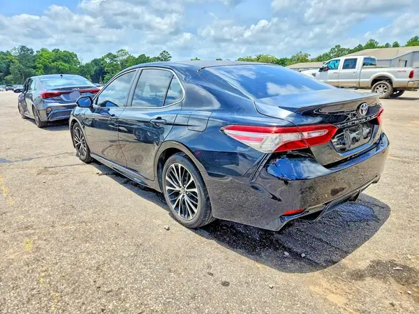 JTNB11HK5J3017082 2018 TOYOTA CAMRY - Image 2