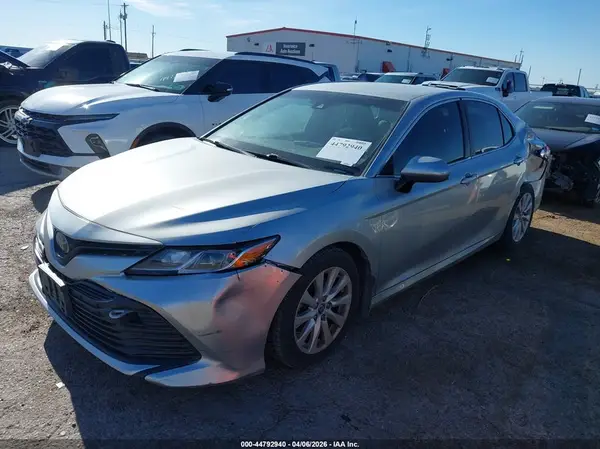 JTNB11HK5J3017583 2018 TOYOTA CAMRY - Image 2
