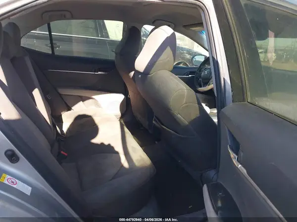 JTNB11HK5J3017583 2018 TOYOTA CAMRY - Image 8