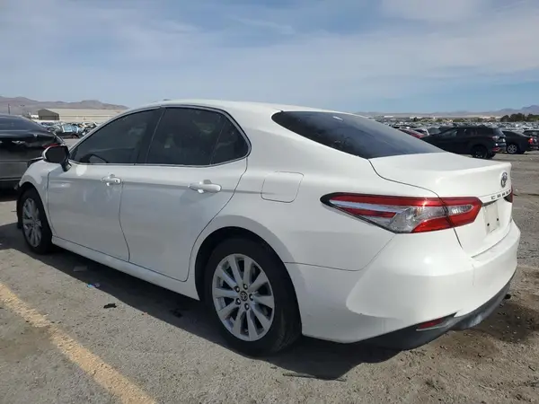 JTNB11HK5J3018085 2018 TOYOTA CAMRY - Image 2