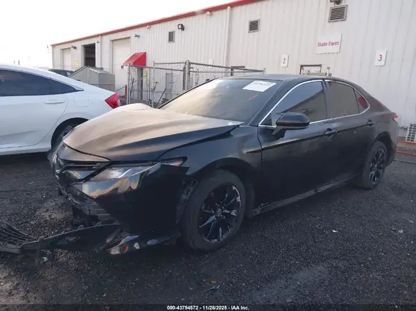 JTNB11HK5J3022864 2018 TOYOTA CAMRY - Image 2