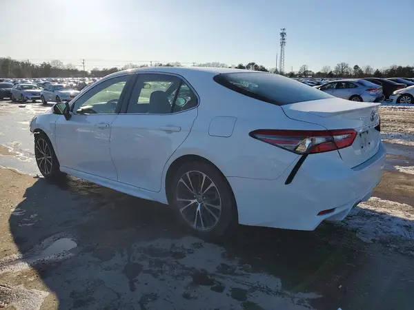 JTNB11HK5J3026090 2018 TOYOTA CAMRY - Image 2