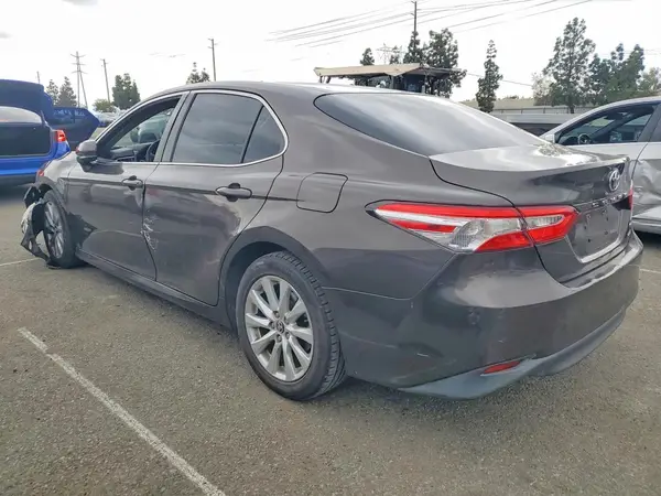 JTNB11HK5J3030236 2018 TOYOTA CAMRY - Image 2