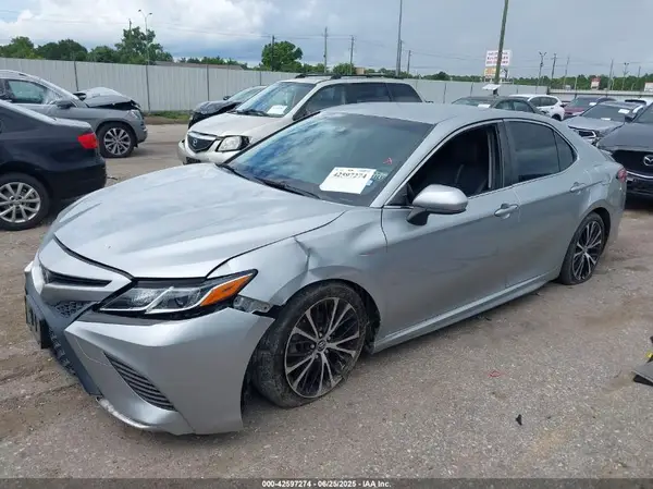 JTNB11HK5J3030575 2018 TOYOTA CAMRY - Image 2