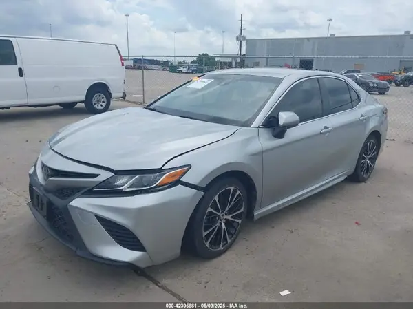 JTNB11HK5J3031077 2018 TOYOTA CAMRY - Image 2