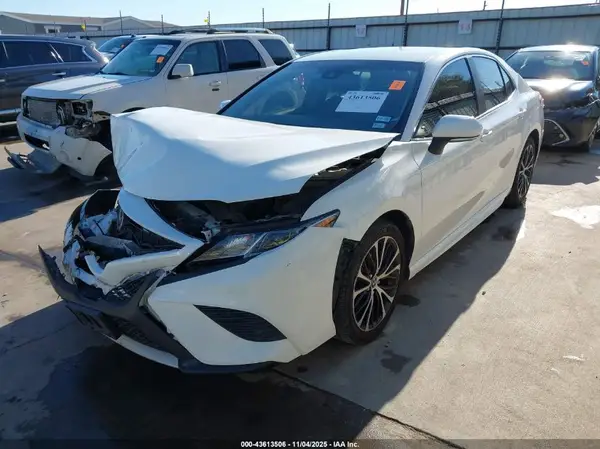 JTNB11HK5J3031306 2018 TOYOTA CAMRY - Image 2