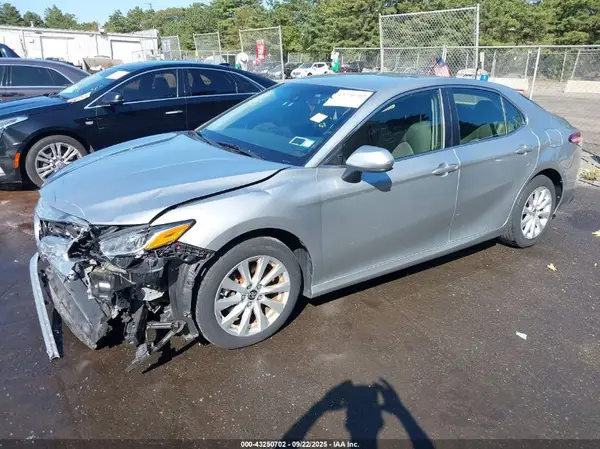 JTNB11HK5J3031807 2018 TOYOTA CAMRY - Image 2