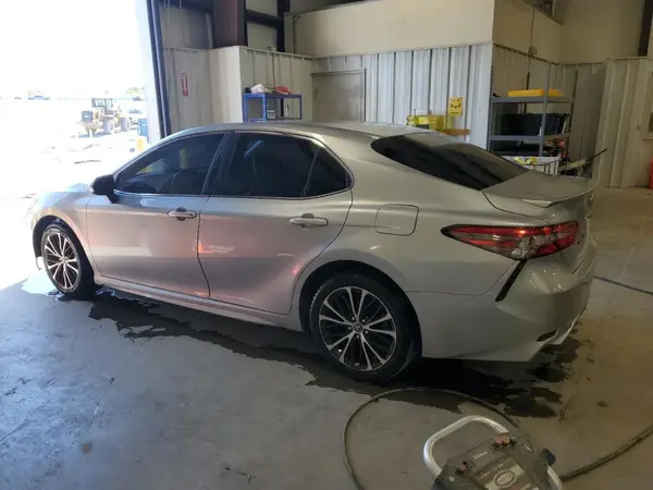 JTNB11HK5J3031905 2018 TOYOTA CAMRY - Image 2