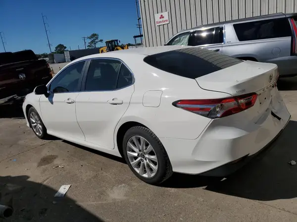 JTNB11HK5J3033363 2018 TOYOTA CAMRY - Image 2