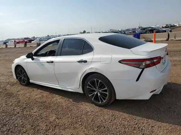 JTNB11HK5J3034528 2018 TOYOTA CAMRY - Image 2