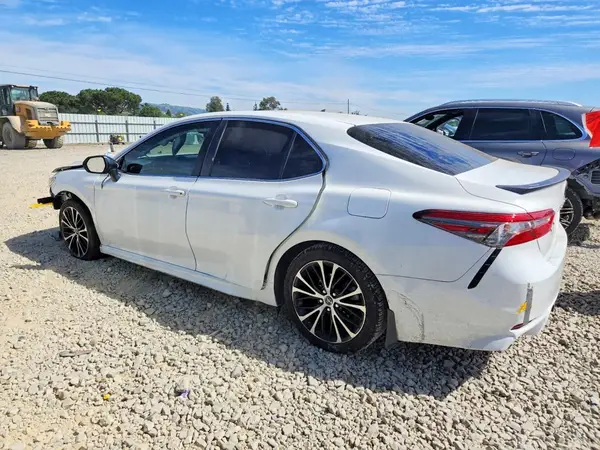 JTNB11HK5J3034769 2018 TOYOTA CAMRY - Image 2