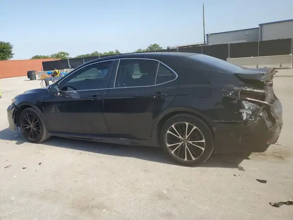 JTNB11HK5J3035081 2018 TOYOTA CAMRY - Image 2