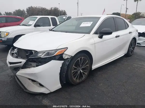 JTNB11HK5J3035517 2018 TOYOTA CAMRY - Image 2