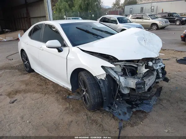 JTNB11HK5J3038773 2018 TOYOTA CAMRY - Image 1