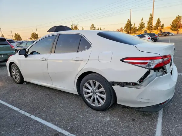 JTNB11HK5J3039762 2018 TOYOTA CAMRY - Image 2