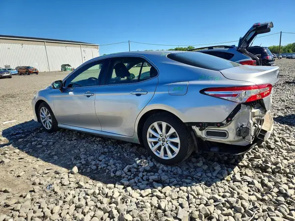 JTNB11HK5J3043987 2018 TOYOTA CAMRY - Image 2