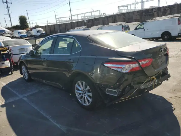 JTNB11HK5J3045514 2018 TOYOTA CAMRY - Image 2