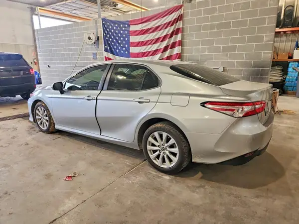 JTNB11HK5J3046310 2018 TOYOTA CAMRY - Image 2