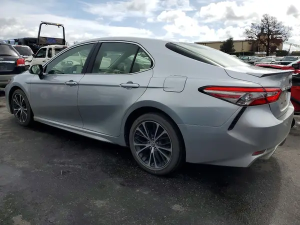 JTNB11HK5J3047294 2018 TOYOTA CAMRY - Image 2
