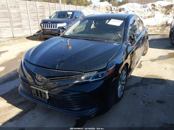 JTNB11HK5J3047943 2018 TOYOTA CAMRY - Image 2