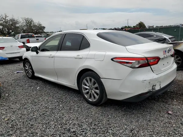 JTNB11HK5J3048283 2018 TOYOTA CAMRY - Image 2