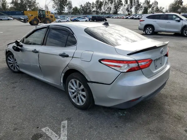 JTNB11HK5J3050079 2018 TOYOTA CAMRY - Image 2
