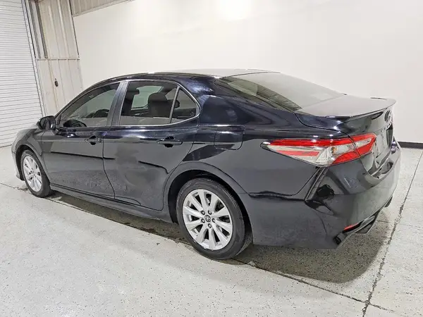 JTNB11HK5J3051409 2018 TOYOTA CAMRY - Image 2