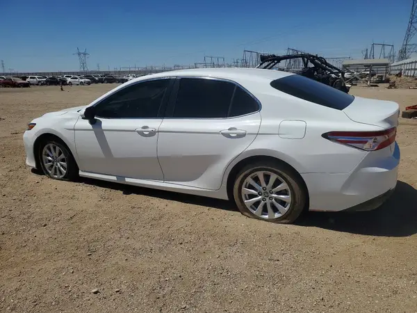 JTNB11HK5J3051474 2018 TOYOTA CAMRY - Image 2