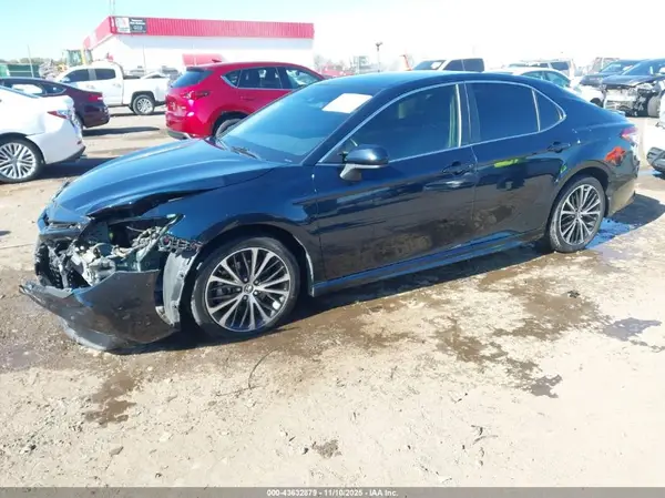 JTNB11HK5J3051636 2018 TOYOTA CAMRY - Image 2
