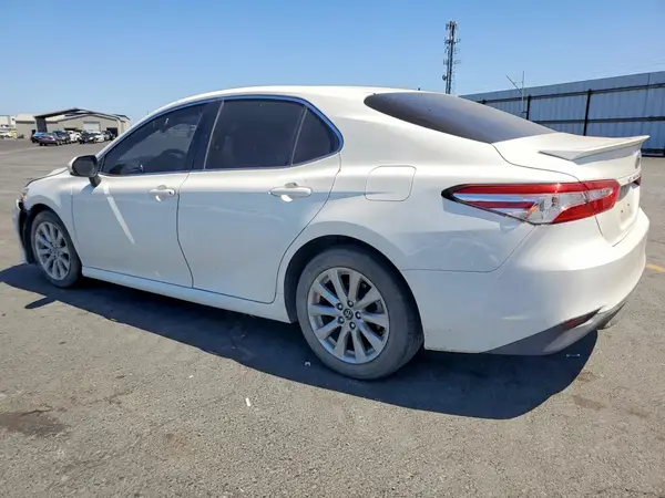JTNB11HK5J3051832 2018 TOYOTA CAMRY - Image 2