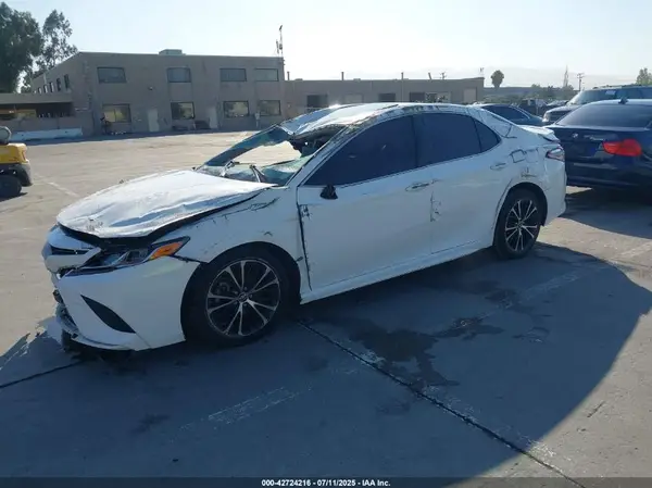 JTNB11HK5J3053922 2018 TOYOTA CAMRY - Image 2