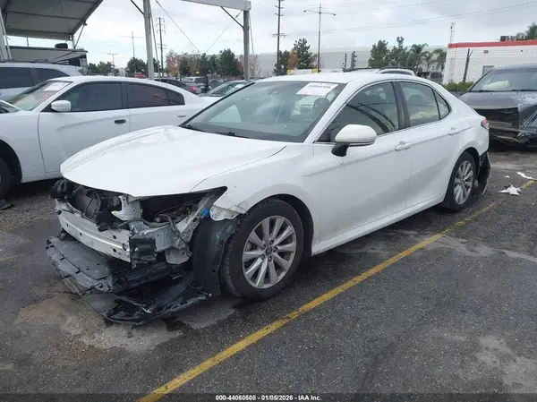 JTNB11HK5J3066427 2018 TOYOTA CAMRY - Image 2