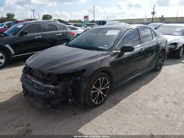 JTNB11HK5J3071062 2018 TOYOTA CAMRY - Image 2