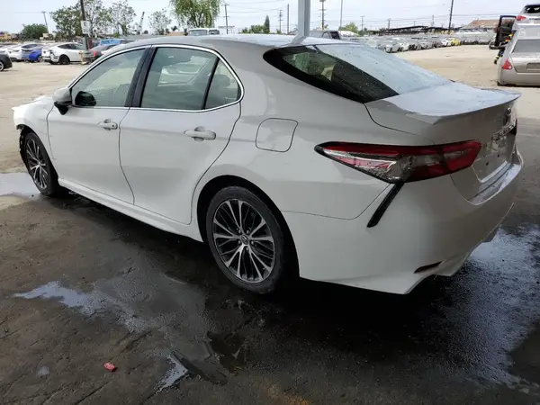 JTNB11HK5J3071983 2018 TOYOTA CAMRY - Image 2