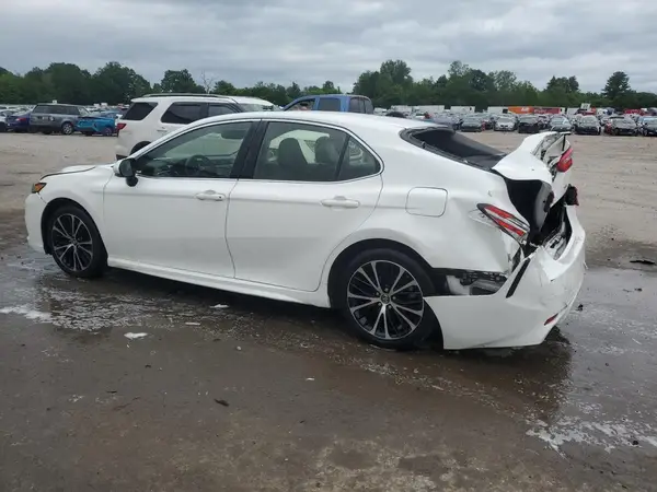 JTNB11HK6J3000582 2018 TOYOTA CAMRY - Image 2