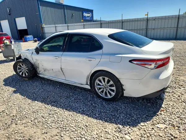JTNB11HK6J3003871 2018 TOYOTA CAMRY - Image 2