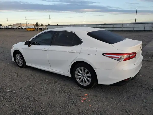 JTNB11HK6J3007256 2018 TOYOTA CAMRY - Image 2