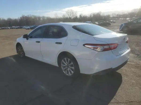 JTNB11HK6J3007984 2018 TOYOTA CAMRY - Image 2